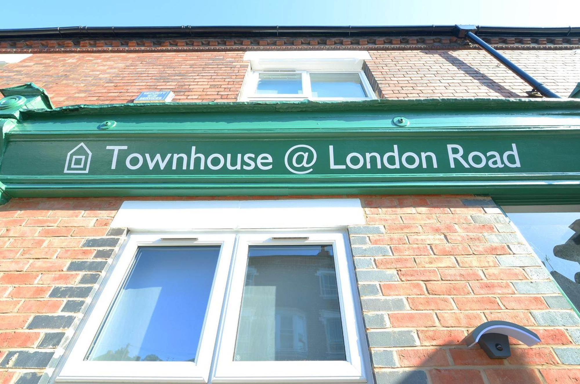 Townhouse Plus @ London Road Stoke Экстерьер фото